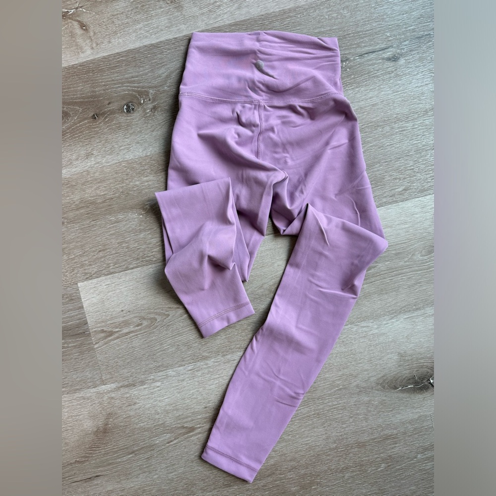Lululemon legging.